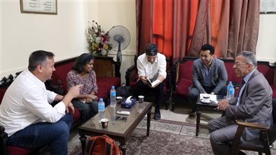 نقيب الأطباء يبحث مع “أطباء بلا حدود” سبل دعم الشعب الفلسطيني