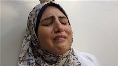 مأساة الطبيبة هديل الجمل تخطف أنظار العالم، صدمة قصف أطفالها بغزة تثير الغضب 