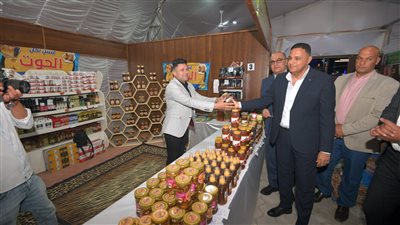 محافظ الدقهلية يفتتح معرضين لبيع السلع الغذائية بأسعار مخفضة