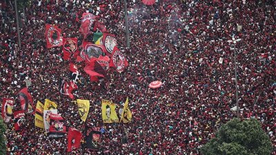 الدوري البرازيلي، مصرع مشجع فلامنجو في اشتباكات بين جماعات الألتراس