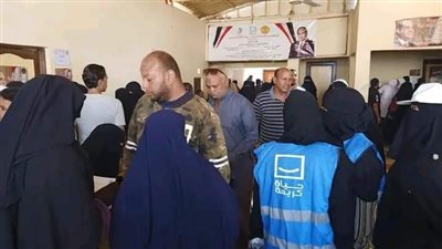 فحوصات طبية وعلاج بالمجان لأهالي الواحات في الجيزة (صور)