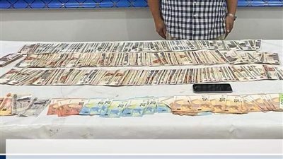 ضبط عامل لإتجاره بالنقد الأجنبي في الموسكي