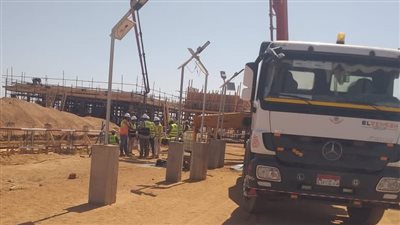 العمل تتابع تطبيق القانون في محطات الطاقة الشمسية بأسوان