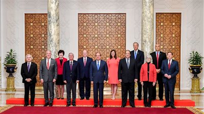 السيسي يستقبل رئيس وزراء ماليزيا ووفدا من الحزبين الديمقراطي والجمهوري بمجلس الشيوخ الأمريكي.. ويؤكد: ضرورة وقف التصعيد وتحقيق التهدئة وتوفير الحماية اللازمة للمدنيين الفلسطينيين