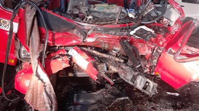 مصرع شخص وإصابة 4 آخرين بتصادم سيارتي نقل بالطريق الإقليمي ببدر