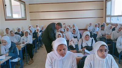 وكيل تعليم البحيرة يقيل مدير إحدى المدارس لتقاعسه فى أداء عمله (صور)