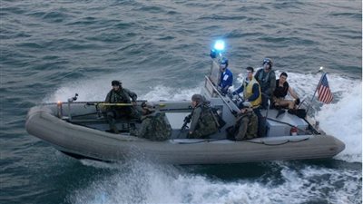 البحارة مفقودون، غرق سفينة شحن بريطانية بعد اصطدامها بناقلة حاويات 