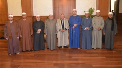 توافد كبار القراء على مقرأة مسجد الإمام الحسين