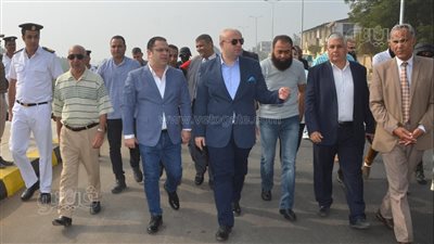 محافظ بني سويف يتفقد مشروع تطوير الطرق بمركز ناصر