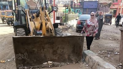 رئيس مدينة السنطة تقود حملات نظافة بالشوارع (صور)