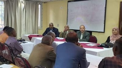 وكيل تعليم الأقصر يعقد اجتماعًا موسعًا مع مديري مدارس التعليم الثانوي