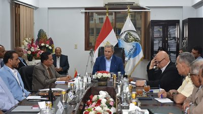رئيس الشركة القابضة يتابع تنفيذ مشروعات مياه الشرب والصرف الصحى بالأقصر