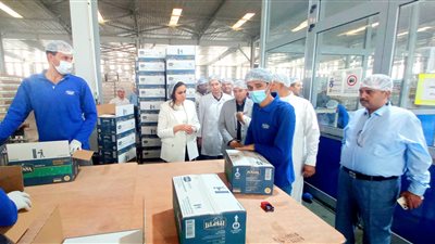 نائب محافظ البحيرة تتفقد مصنعا للمياه المعدنية على مساحة 35 فدانا 