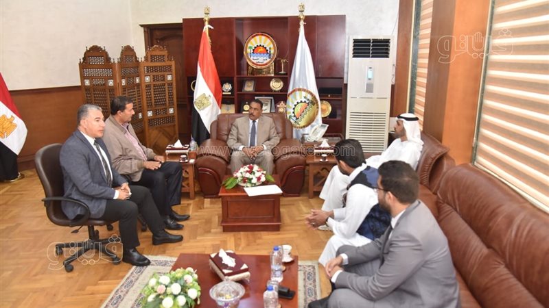  محافظ مطروح يلتقي