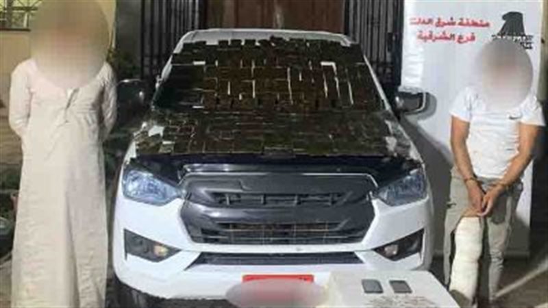 حبس اثنين من العناصر