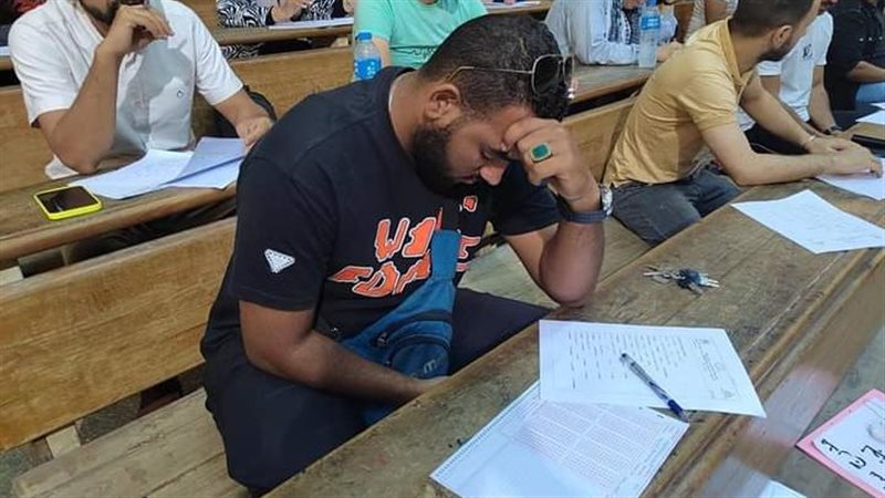 آداب عين شمس، فيتو