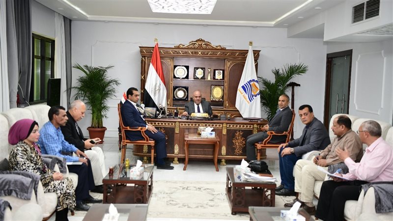 اجتماع محافظ قنا،فيتو