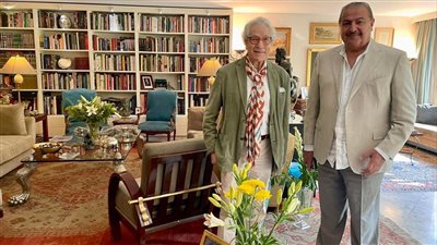 فاروق حسني يلتقي رئيس المجلس الوطني للفنون بالبحرين 