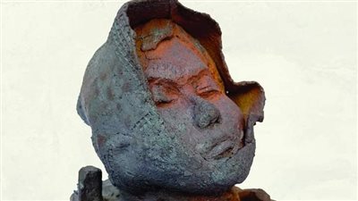 اليوم، رئيس قطاع الفنون التشكيلية يفتتح ثلاث معارض متنوعة بمركز الجزيرة