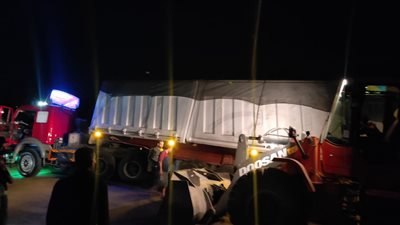 انقلاب سيارة نقل ثقيل بالقنطرة غرب الإسماعيلية (صور) 