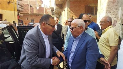 محافظا الشرقية وبورسعيد يؤديان واجب العزاء للواء عاطف وجدي في حرمه 