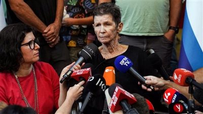 بعد حديث المسنة عن معاملة حماس الكريمة، إسرائيل تقيد إقامة أسراها المفرج عنهم من غزة
