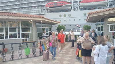 ميناء بورسعيد يستقبل سفينة سياحية عملاقة (فيديو وصور) 