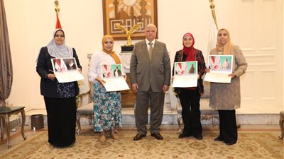 محافظ القاهرة: المرأة أثبتت قدراتها على القيادة بمختلف المواقع الإدارية