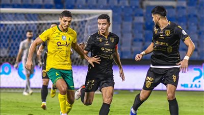 الدوري السعودي، الخليج يتعادل أمام التعاون 1-1 في الشوط الأول بمشاركة محمد شريف (صور)
