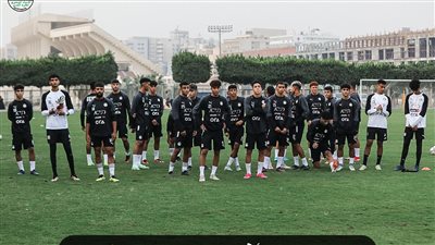 منتخب الشباب يتدرب علي فترتين، وميكالي يؤازر الجهاز الفني واللاعبين (صور)