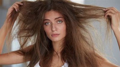 وصفة طبيعية لترطيب وتنعيم الشعر الجاف وعلاج مشاكله 