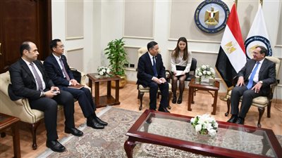 وزير البترول يستقبل رئيس مؤسسة الطاقة الصينية لبحث التعاون في مجال الهيدروجين الأخضر 