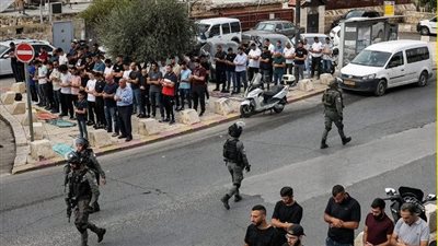 بعدما كان يصل العدد لـ 50 ألفا، 5000 شخص فقط يؤدون صلاة الجمعة داخل الأقصى (صور)