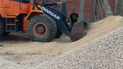 إزالة 3 حالات تعدٍّ بالبناء بدون ترخيص بالقنطرة غرب في الإسماعيلية (صور) 