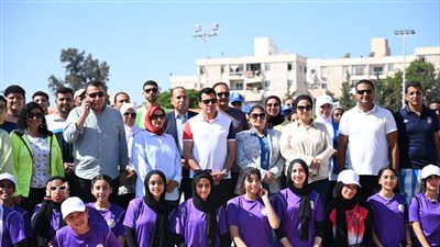 وزير الرياضة يشهد المباراة الاستعراضية لمشروع ألف بنت ألف حلم لكرة القدم