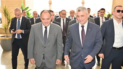 وزير الصناعة ونظيره التركي يبحثان تعزيز التعاون الاقتصادي المشترك 