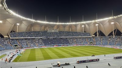 بالشماريخ والهتافات، حضور جماهيري غفير بمباراة الهلال وأهلي جدة بالدوري السعودي (فيديو)