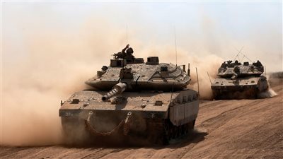 قوات الاحتلال الإسرائيلي تواصل الزحف البري والدبابات تصل شرق بيت حانون 