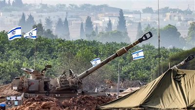  شاهد استهداف دبابة إسرائيلية لسيارة مدنية بعد التوغل في قطاع غزة (فيديو)