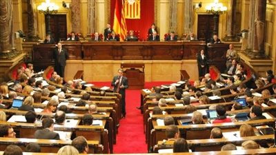 انسحاب نواب في برلمان كتالونيا بإسبانيا من جلسة عامة احتجاجا على بيان يدعم إسرائيل