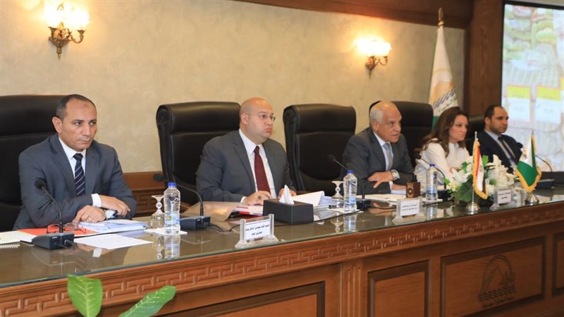 اجتماع محافظ الجيزة