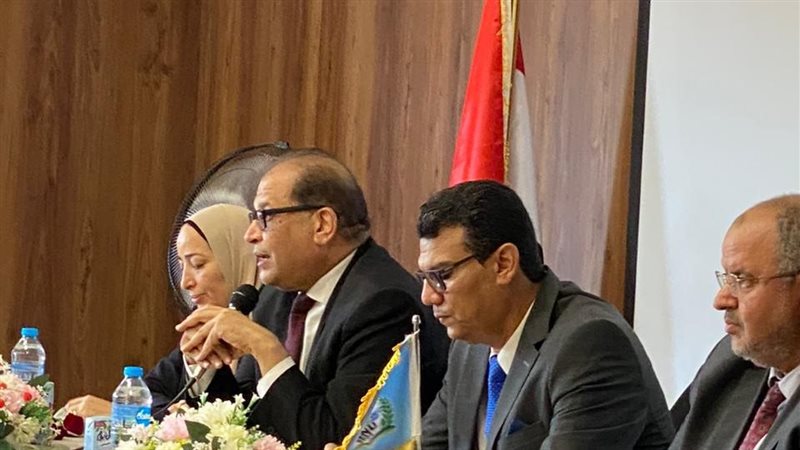 رئيس جامعة القناة