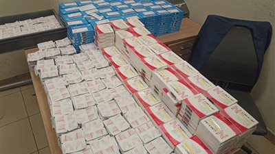 ضبط 6 محاولات لتهريب حلوى مخلوطة بمواد مخدرة وهواتف محمولة بمطار القاهرة 