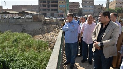 محافظ أسيوط يتفقد بعض المواقع المقترحة لانشاء كوبرى داخلى بمنفلوط