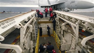 الهجوم البري على غزة، وصول حاملة الطائرات الأمريكية ايزنهاور للبحر المتوسط 