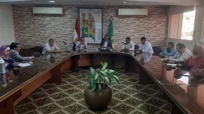 رئيس جهاز الشروق يجتمع مع حائزى قطع الأراضي بالمناطق المضافة للمدينة 
