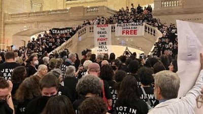 تظاهرات حاشدة للنشطاء المؤيدين لفلسطين بمحطة القطارات المركزية في نيويورك (فيديو وصور)