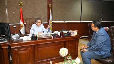 محافظ الغربية يناقش سبل النهوض بمنظومة المدارس الفنية والصناعية