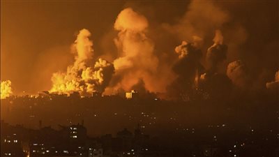 قصف إسرائيلي لبوابة مجمع الشفاء الطبي