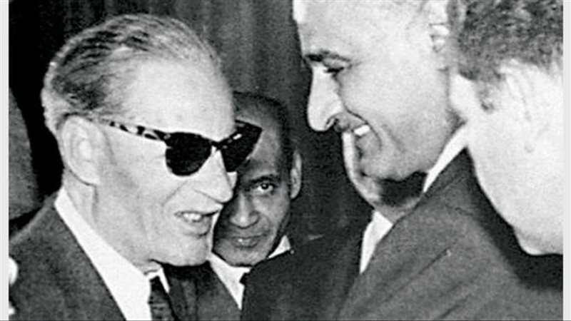 الدكتور طه حسين وتكريم